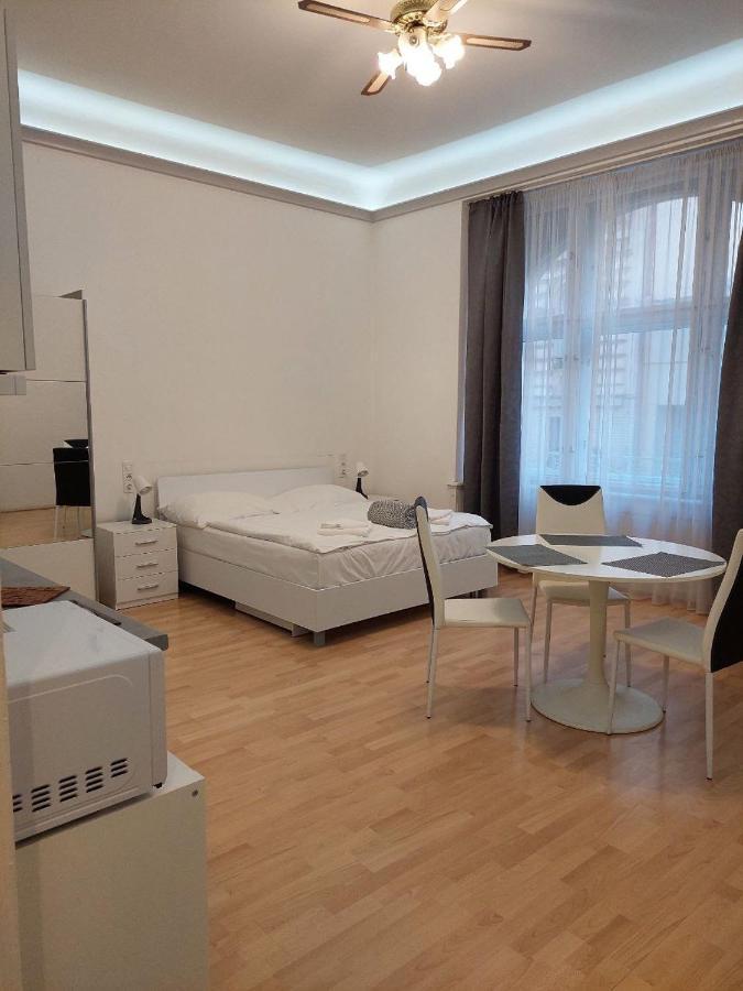 Ai Quattro Angeli Aparthotel Prague Exterior photo