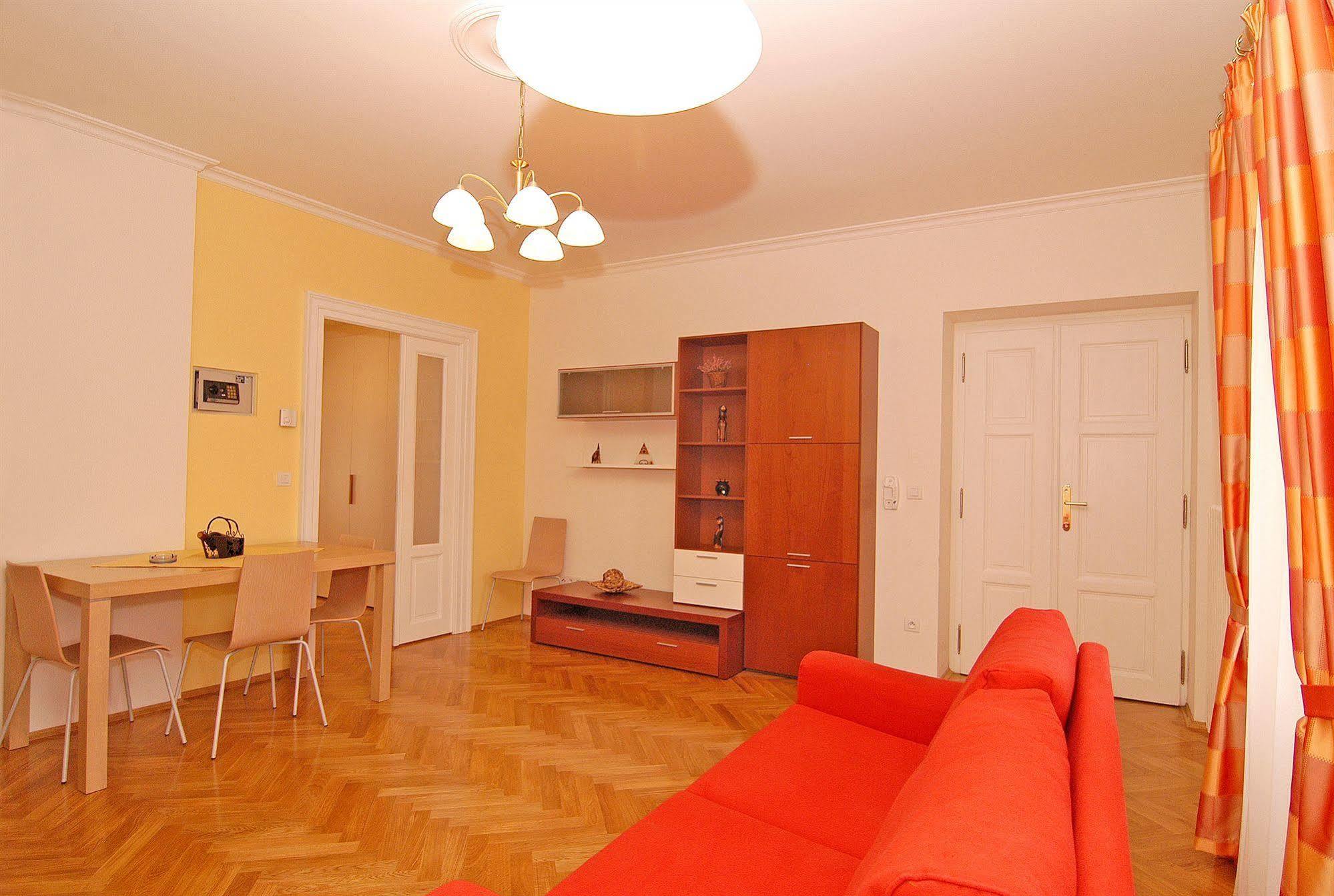 Ai Quattro Angeli Aparthotel Prague Exterior photo